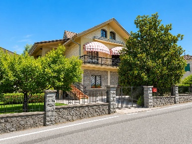 Foto Appartamento a Minucciano Pieve San Lorenzo di 122 m² con 5 locali