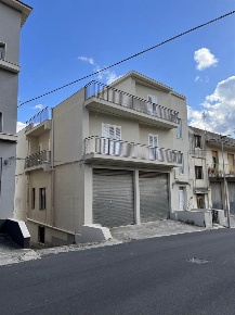 Foto Appartamento a Modica Modica Bassa di 440 m² con 8 locali in vendita