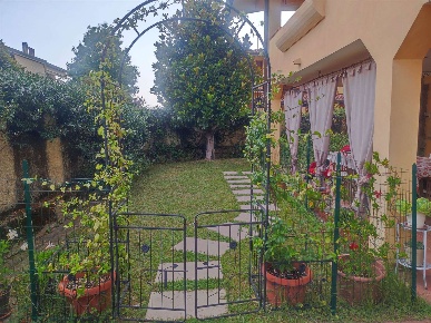 Foto Villa bifamiliare in Via Caduti di S.Anna  5, Camaiore Camaiore Paese