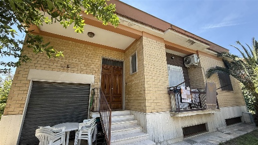 Foto Villa unifamiliare a Foggia Rione Martucci - Diaz di 206 m² in vendita