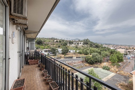 Foto Appartamento in Via Scale Sant'Anna  49, Aci Catena Centro di 95 m²