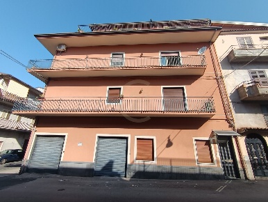 Foto Appartamento in Via Texas 13, Biancavilla di 176 m² con 7 locali