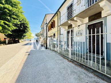 Foto Villa a schiera a Viareggio di 145 m² con 8 locali in vendita