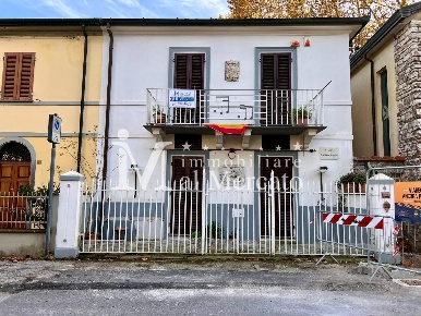 Foto Villa a schiera a Viareggio di 145 m² con 8 locali in vendita