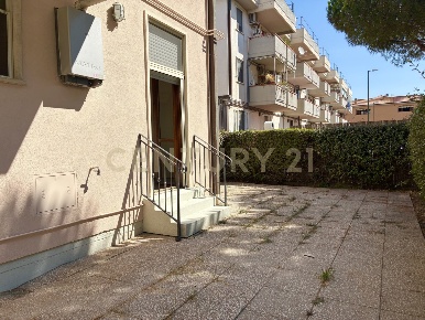 Foto Locale commerciale in Via della Pace 50, Orbetello Albinia di 120 m²