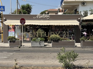 Foto Locale commerciale in Piazza Jacopo da Lentini, Catania Centro