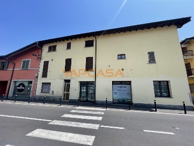 Foto Negozio in VIA MAMELI, Romano di Lombardia Centro di 57 m² in vendita