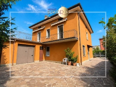 Foto Appartamento in via 1° maggio, Cassago Brianza Centro di 155 m²