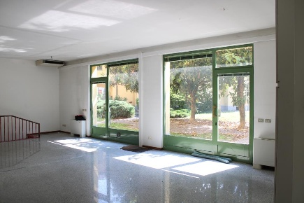 Foto Negozio in via madonna, Vimercate Oreno, Velasca di 60 m² con 1 locali