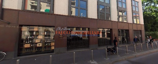 Foto Negozio in Via Canonica, Milano Arena di 220 m² con 2 locali