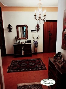 Foto Appartamento a Carrara Centro di 95 m² con 4 locali in vendita