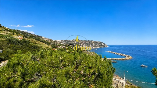 Foto Appartamento in via Madonna della Ruota, Bordighera di 101 m²