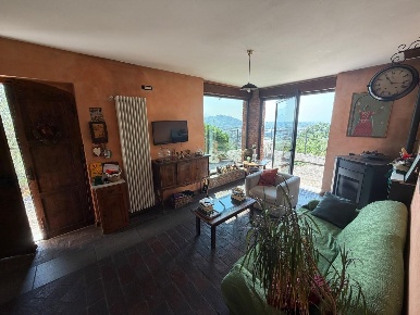 Foto Casa indipendente a Carrara Marina di Carrara di 170 m² con 6 locali