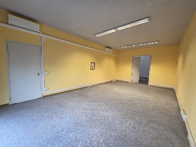 Foto Locale commerciale a Capannori Segromigno - San Colombano di 80 m²