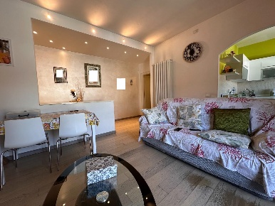 Foto Appartamento a Cascina Centro di 85 m² con 6 locali in vendita