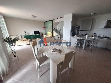 Foto Villa unifamiliare a Massarosa Centro di 214 m² con 7 locali
