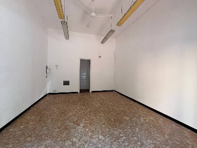 Foto Attività commerciale in Via Carbone, Genova Castelletto di 30 m²