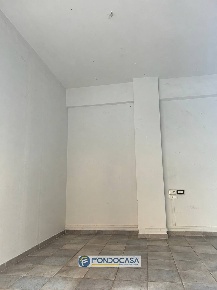Foto Locale commerciale in via calata san vito 20, Salerno Carmine di 25 m²