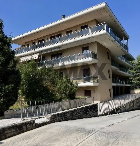 Foto Ufficio in Via Piave 8, Vanzaghello di 140 m² con 4 locali in vendita