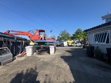 Foto Attività commerciale in Via Monzese 51, Segrate di 1500 m² in vendita