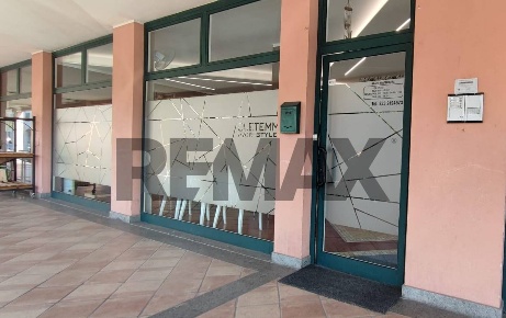 Foto Negozio in VIA SAN CARLO 5, Castel Rozzone di 65 m² con 2 locali