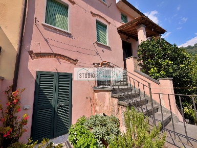 Foto Case semi ndipendenti in Via Strettoia, Pietrasanta di 170 m²
