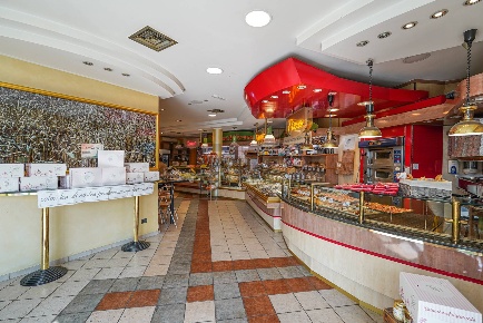 Foto Attività commerciale in Via Falcone 2, Almenno San Bartolomeo Centro