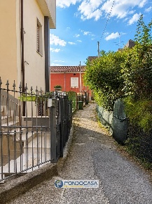 Foto Appartamento in Via Casa Postiglione, Salerno di 95 m² con 3 locali