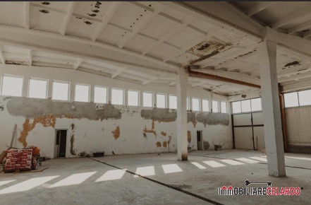 Foto Capannone industriale a Colle di Val d'Elsa di 150 m² con 1 locali
