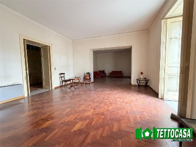 Foto Appartamento a Marigliano Centro di 300 m² con 6 locali in vendita