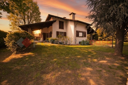 Foto Villa bifamiliare in Via sant'antonio 75, Parabiago di 200 m²