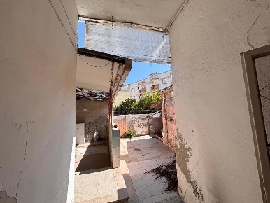 Foto Casa indipendente in Monteverdi, Bari San Girolamo di 97 m² in vendita