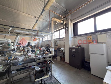 Foto Laboratorio a Arezzo Pescaiola di 1021 m² con 8 locali in vendita
