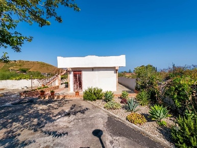 Foto Villa unifamiliare a Pedara Centro di 80 m² con 3 locali in vendita