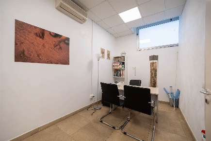 Foto Attività commerciale in Via Francesco Baracca, Campi Bisenzio di 55 m²