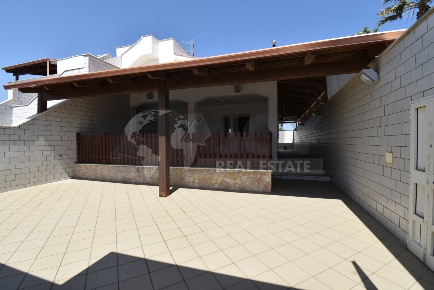 Foto Villa unifamiliare in Via Levanzo 19, Lecce Torre Chianca di 350 m²