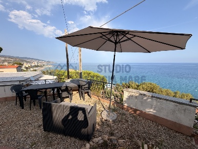 Foto Appartamento in Salita alla Galleria 113, Sanremo Bussana di 75 m²