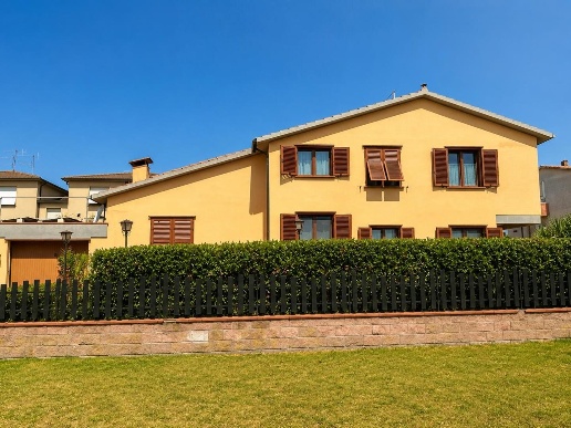 casa indipendente in vendita a Campiglia Marittima in zona Venturina