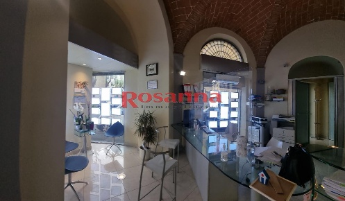 Foto Locale commerciale a Livorno Cisternone di 80 m² con 3 locali
