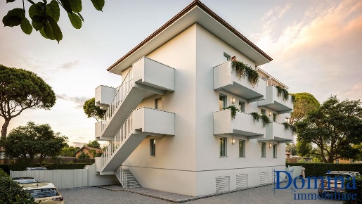 Foto Appartamento a Massa Marina di Massa Centro di 105 m² con 3 locali