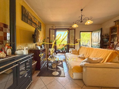 Foto Appartamento a Riparbella di 81 m² con 4 locali in vendita