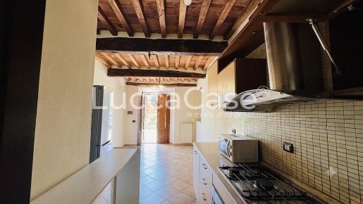Foto Casale a Lucca San Pietro a Vico - San Cassiano di 96 m² con 3 locali