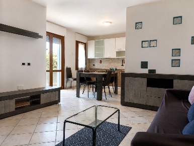 Foto Appartamento a Massa Marina di Massa Centro di 68 m² con 5 locali