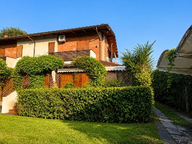 Foto Villa bifamiliare a Forte dei Marmi Centro di 120 m² con 7 locali