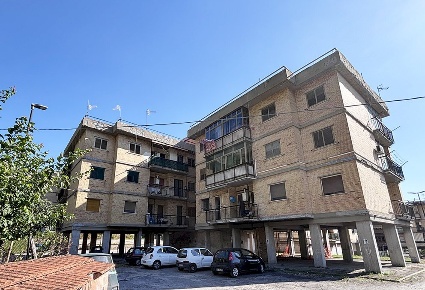 Foto Appartamento in Via Lucio Calpurnio 4, Pozzuoli di 170 m² con 5 locali