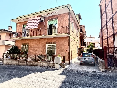 Foto Appartamento in Via dell'Unione 32, Monterotondo Centro di 85 m²