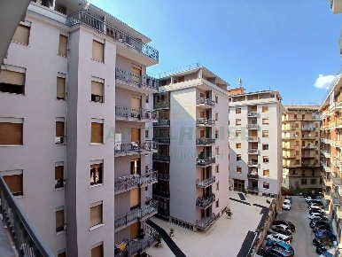 Foto Appartamento in Via Fratelli Bisogno, Avellino di 150 m² con 4 locali