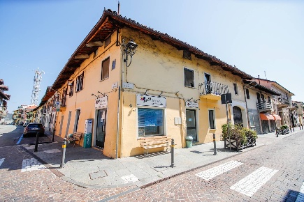 Foto Attività commerciale in Via Umberto I 21, Volpiano di 94 m² in vendita