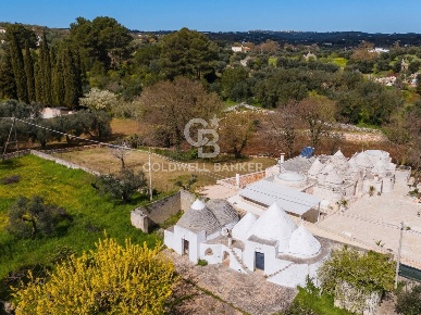 Foto Chalet in Contrada Chiobbica snc, Ostuni di 214 m² con 7 locali