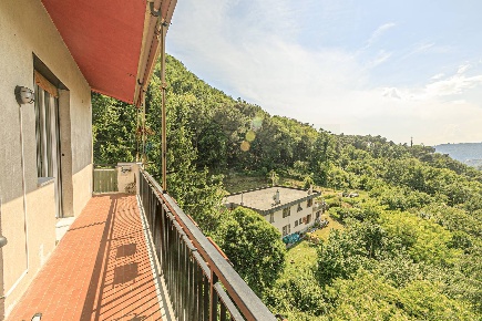 Foto Appartamento in Via Val D'aveto 29, Genova Molassana di 75 m²